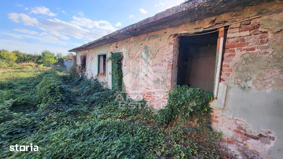 Casă cu 5 camere cu Teren 780 Mp în Ghirodei
