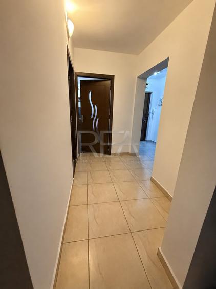 Apartament cu 3 camere decomandat, mobilat în Drumul Taberei