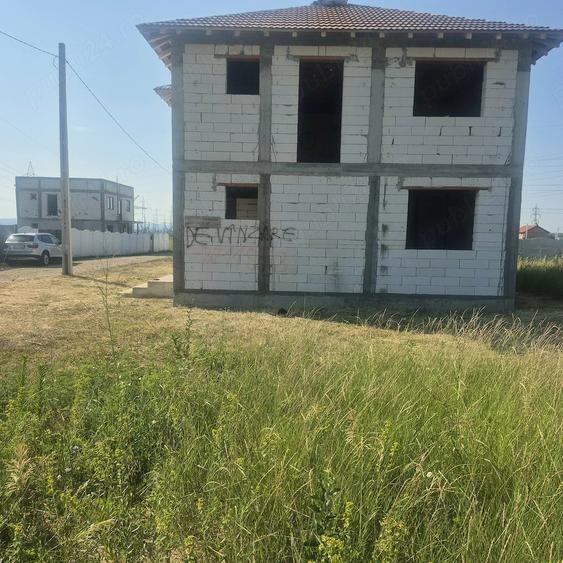 Casă cu 4 camere cu Teren 4 Mp în Mărăcineanu