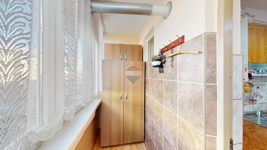 Apartament cu 3 camere decomandat, mobilat în Central