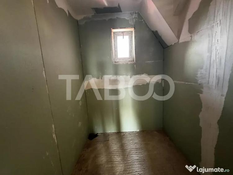 Casă cu 7 camere cu Teren 250 Mp în Central