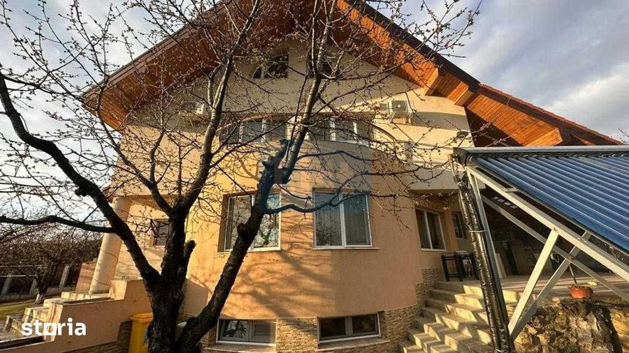 Casă cu 7 camere cu Teren 1200 Mp în Tomești