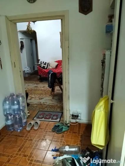 Apartament cu 3 camere decomandat în Primăverii