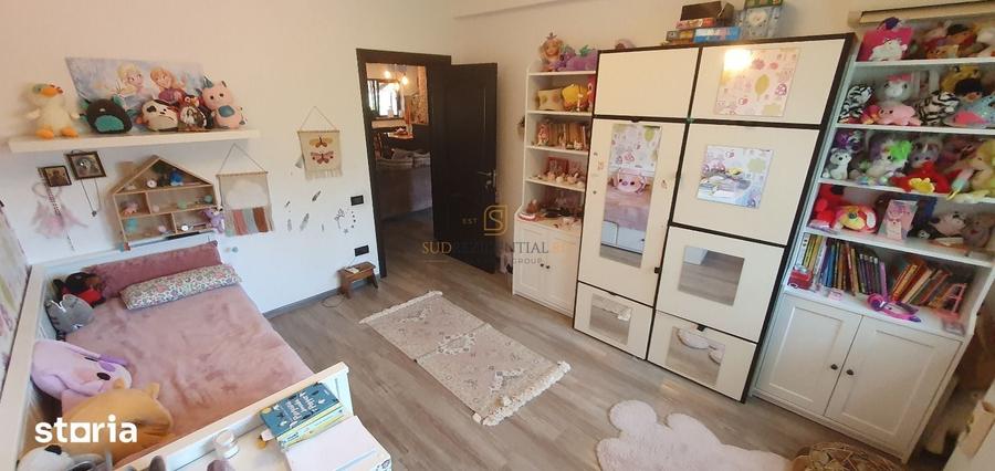 Casă cu 7 camere cu Teren 329 Mp în Dristor