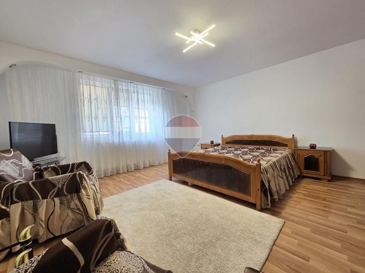 Casă cu 4 camere cu Teren 320 Mp în Central