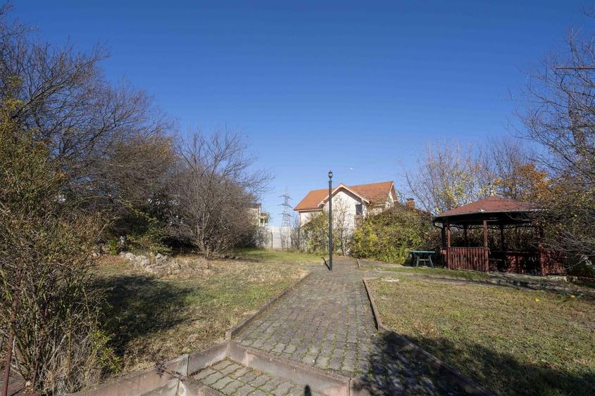 Spațiu comercial, de 599 mp, în Sânmartin