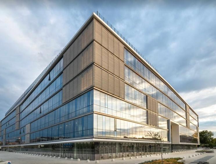 Birou, de 54,130 mp, în Central