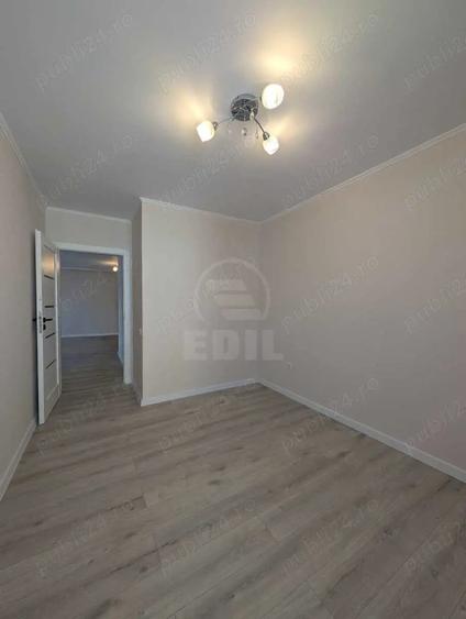 Apartament cu 3 camere semidecomandat în Nord