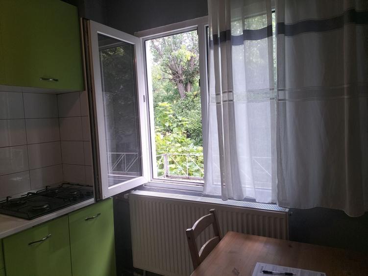 Apartament cu 3 camere semidecomandat în Brâncoveanu