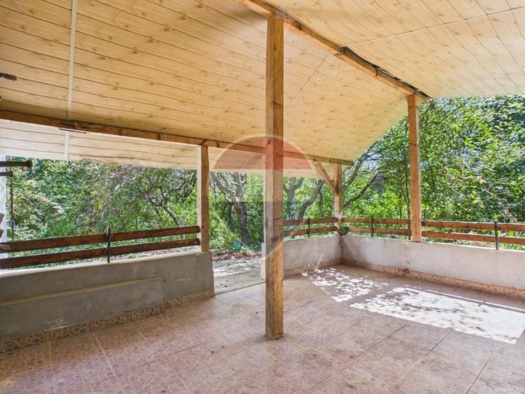 Casă individuală cu 5 camere cu Teren 1684 Mp în Pucioasa-Sat