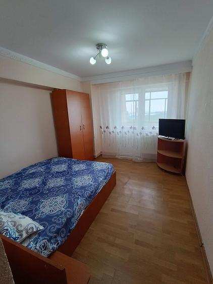 Apartament cu 3 camere decomandat în Exterior Vest