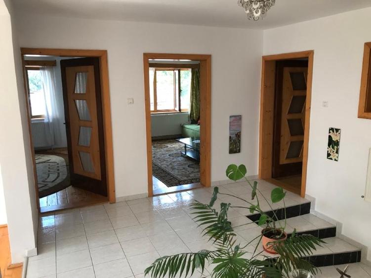 Casă individuală cu 5 camere cu Teren 350 Mp în Central