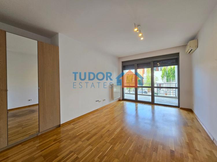 Duplex cu 5 camere cu Canalizare în Sisești
