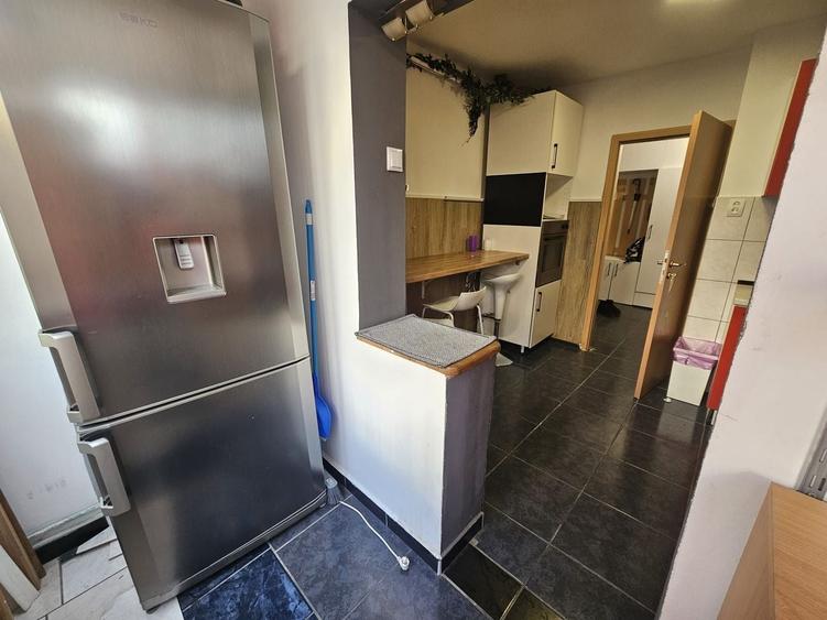 Apartament cu 3 camere decomandat, mobilat în Soarelui