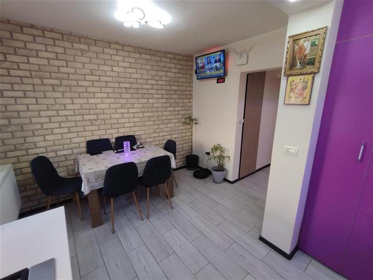 Apartament cu 3 camere semidecomandat în Central