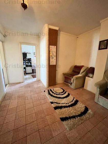 Apartament cu 4 camere semidecomandat în Apollo