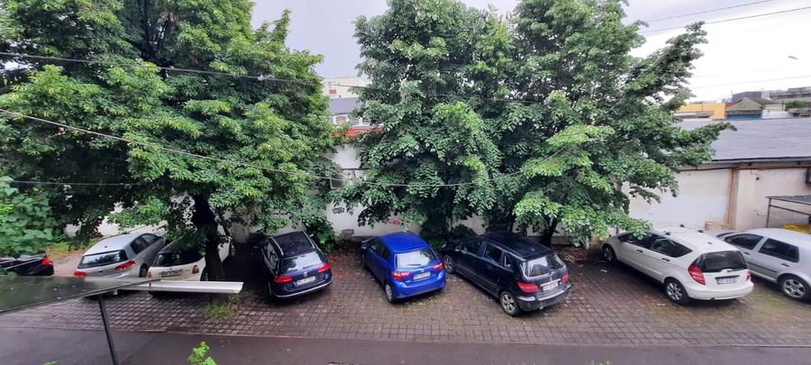 Apartament cu 2 camere nedecomandat, mobilat în 7 Noiembrie