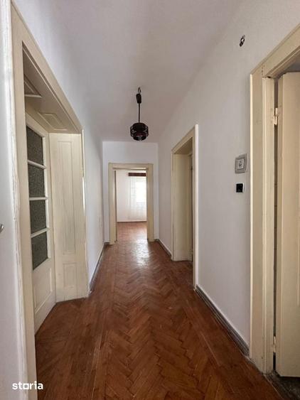 Casă cu 3 camere cu Teren 372 Mp în Central