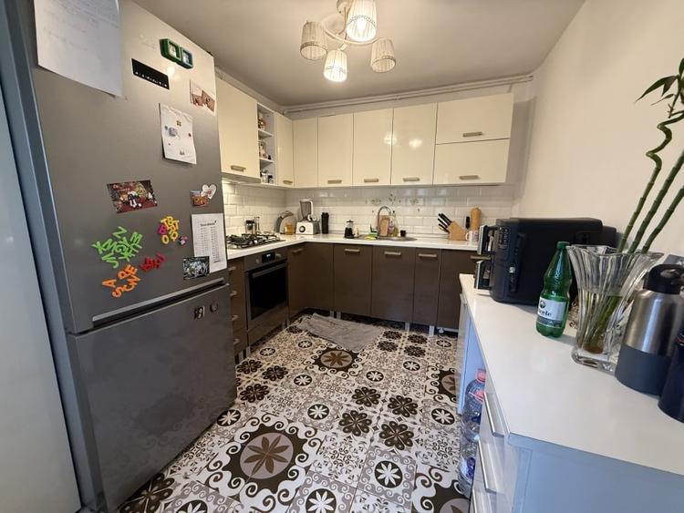 Apartament cu 3 camere decomandat, mobilat în Steaua