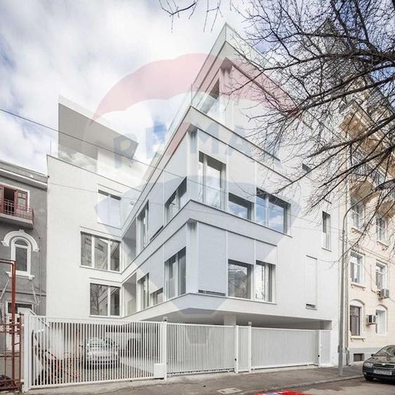 Penthouse cu 4 camere decomandat în Ultracentral