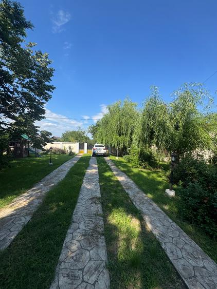 Vânzare vilă + 2000 mp teren - 49