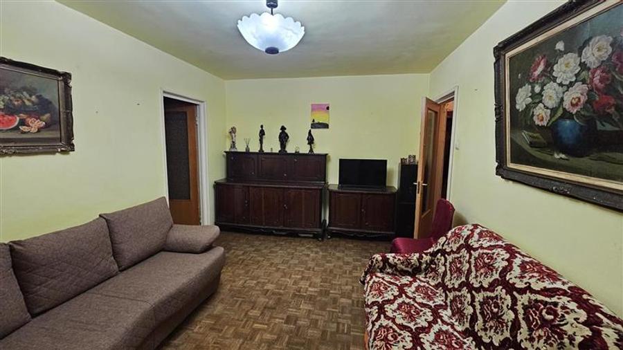 Apartament cu 4 camere semidecomandat, mobilat în Berceni