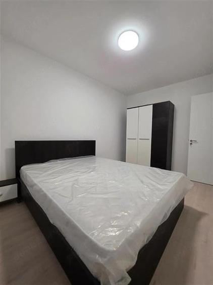 Apartament cu 3 camere semidecomandat, mobilat în Colentina