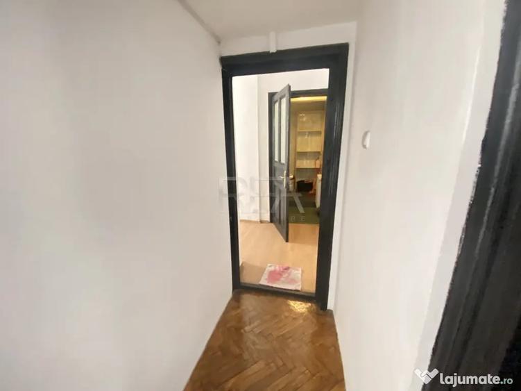 Apartament cu 3 camere semidecomandat în Regina Elisabeta