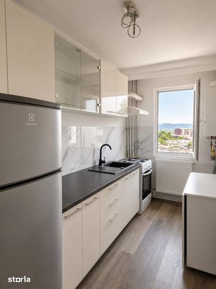 Apartament cu 3 camere semidecomandat în Tache