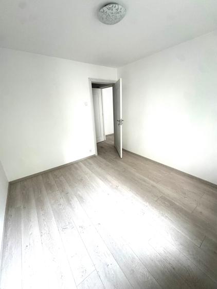 Apartament cu 3 camere semidecomandat în Titan