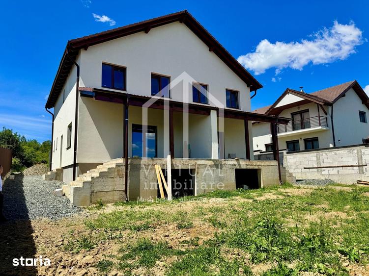 Casă cu 4 camere cu Teren 242.8 Mp în Tineretului