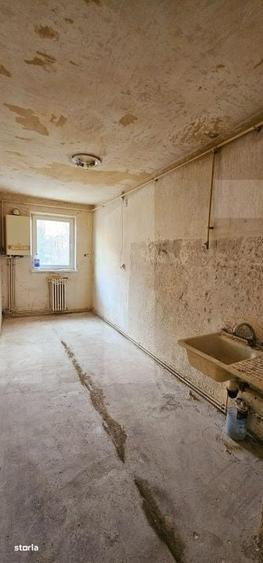 Apartament cu 3 camere decomandat în Simeria