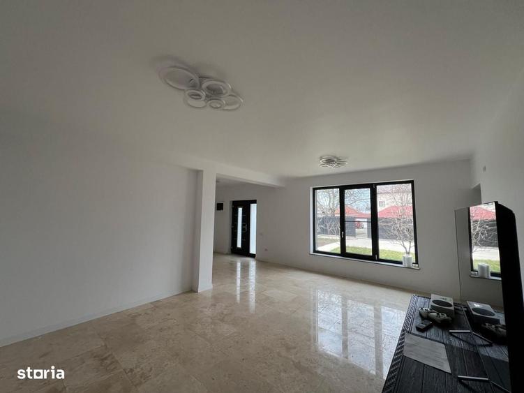 Casă cu 4 camere în Central