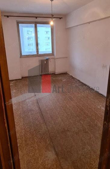 Apartament cu 3 camere decomandat în Lacul Tei