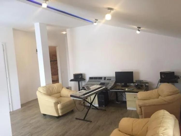 Casă individuală cu 5 camere cu Canalizare în Sălăjan