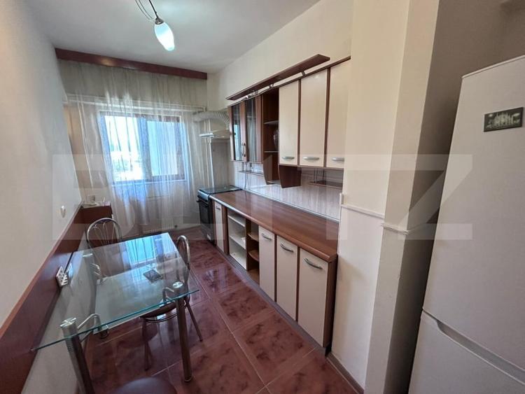 Apartament cu 3 camere decomandat, mobilat în Central
