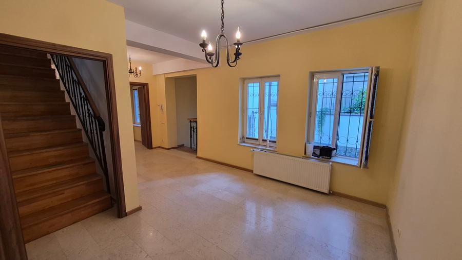 Casă cu 6 camere cu Canalizare în Cișmigiu