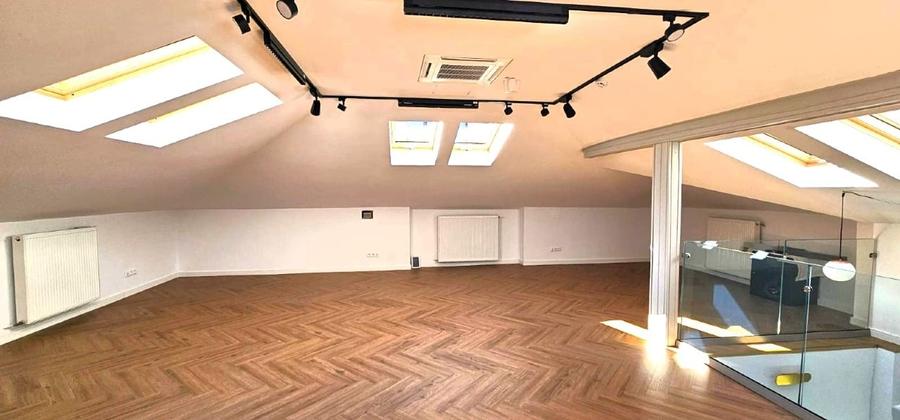 Casă individuală cu 7 camere cu Canalizare în Unirii