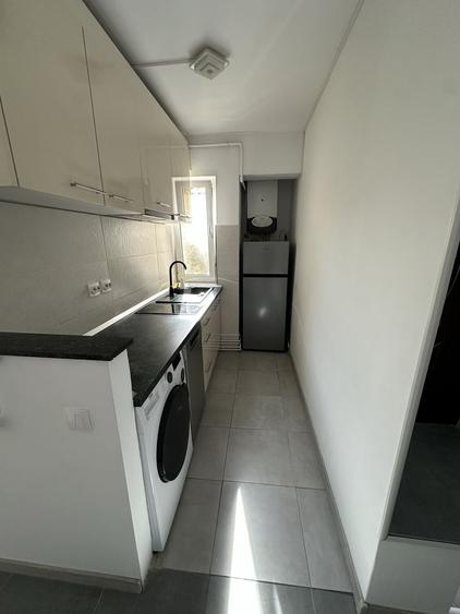 Apartament cu 3 camere semidecomandat în Central
