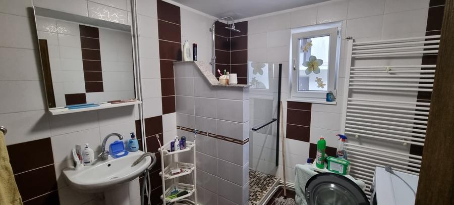 Casă individuală cu 5 camere cu Teren 500 Mp în Exterior Est