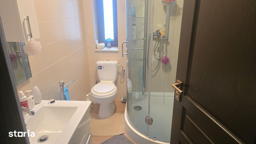 Casă cu 3 camere cu Teren 1020 Mp în Zăvoi