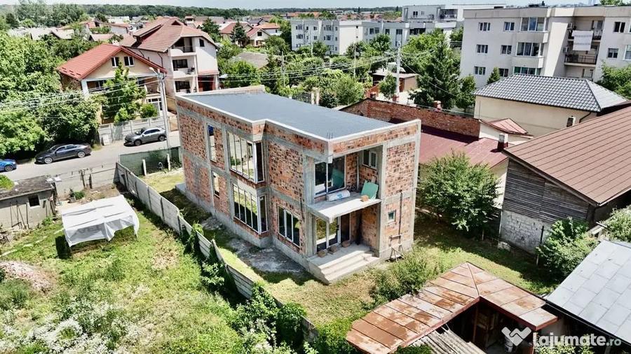 Casă cu 5 camere cu Teren 400 Mp în Central