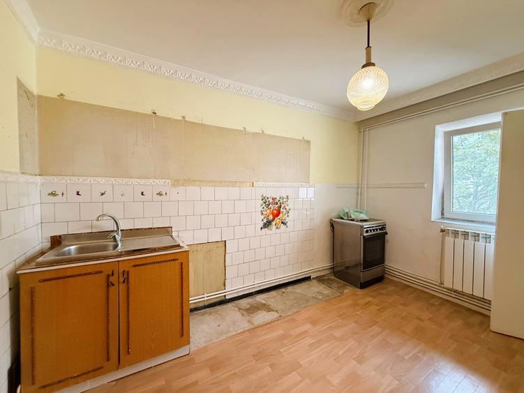 Apartament cu 4 camere decomandat în Frumoasa