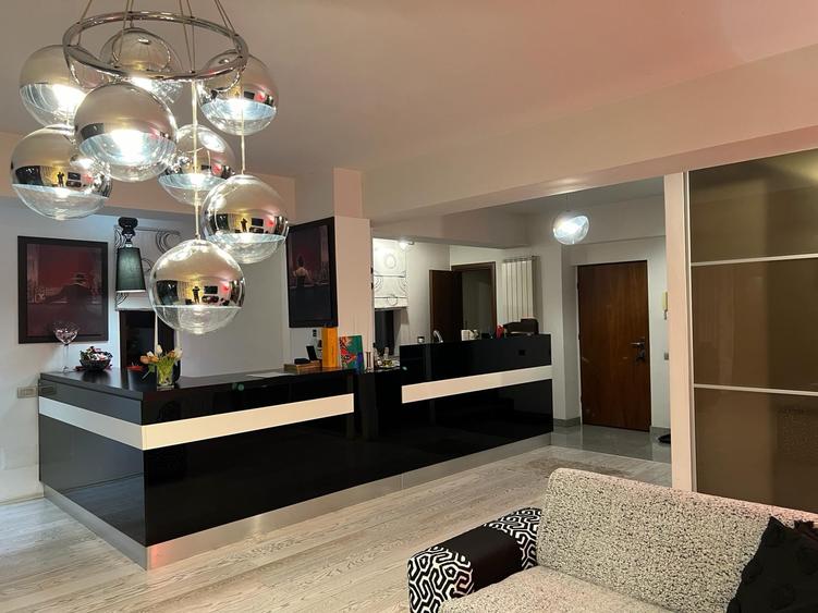 Apartament cu 4 camere decomandat în Vitan
