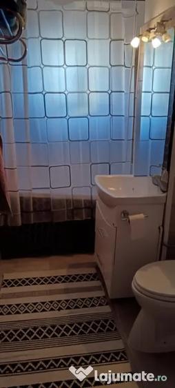 Apartament cu 4 camere decomandat în Confecții