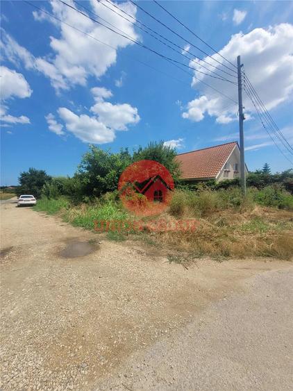 Teren de 500 mp, în Lazu