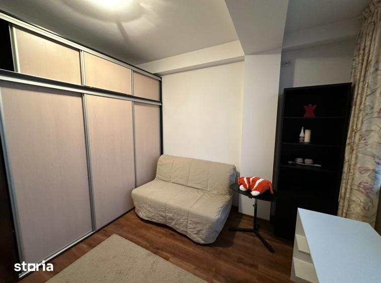Apartament cu 3 camere în Apărătorii Patriei