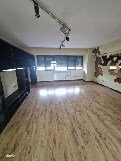 Apartament cu 4 camere în Victoriei