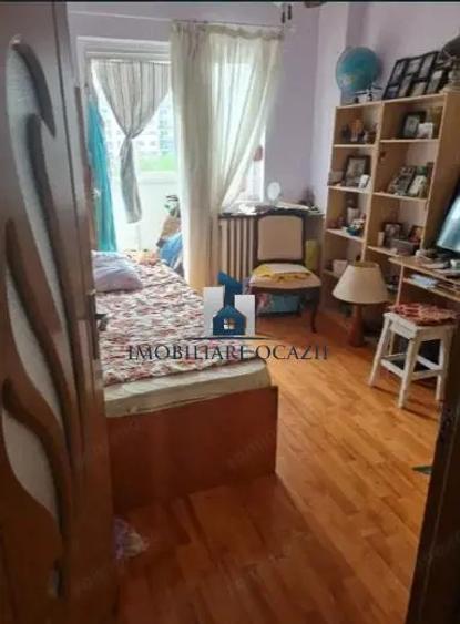 Apartament cu 4 camere semidecomandat în Berceni