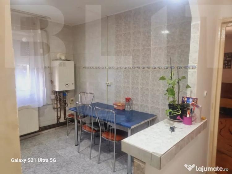 Apartament cu 3 camere semidecomandat în Central